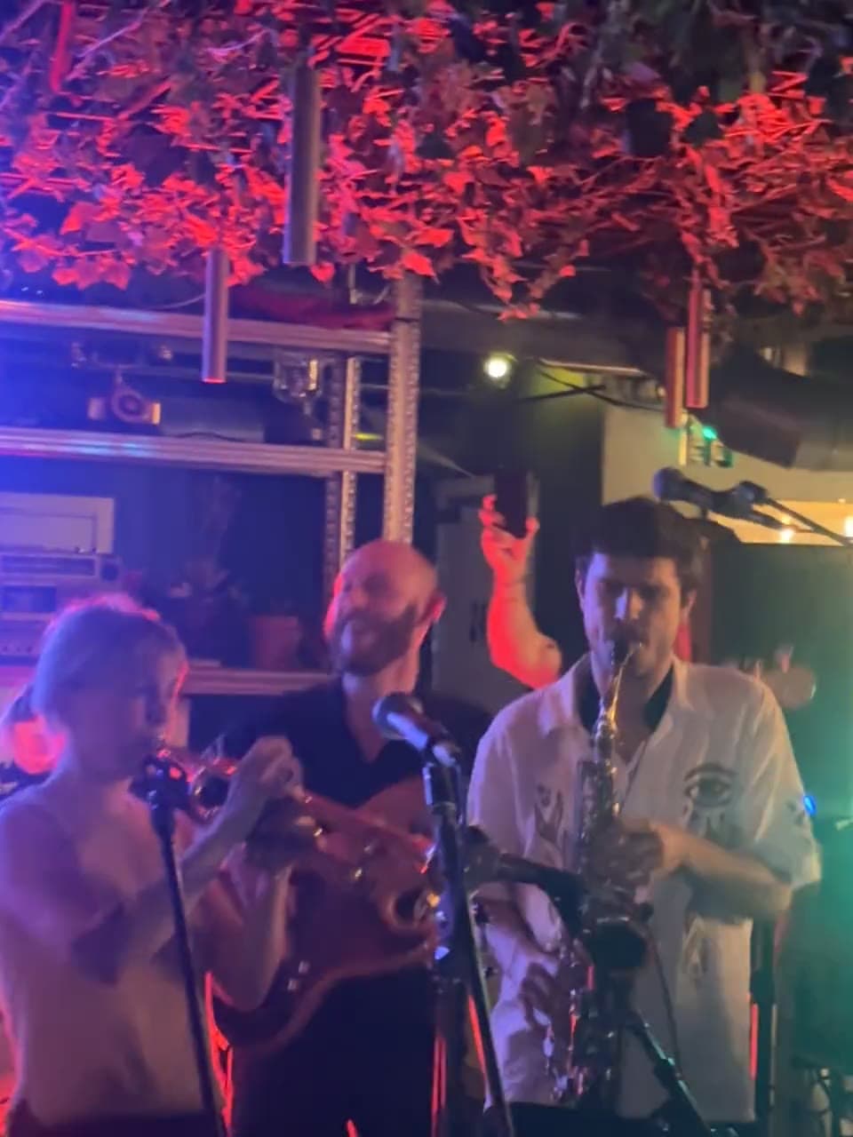 Oli's Orkester live: Fyldt dansegulv foran blæserne